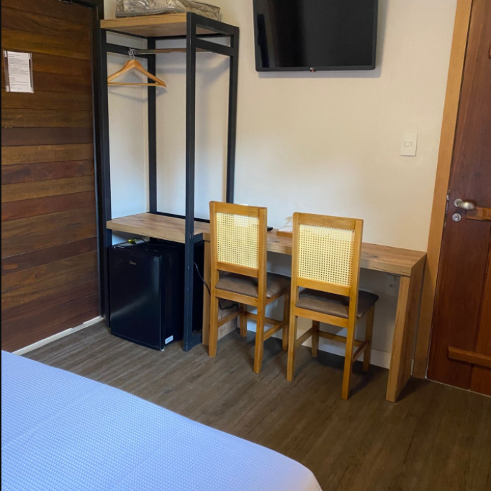 suíte com varanda e cama king